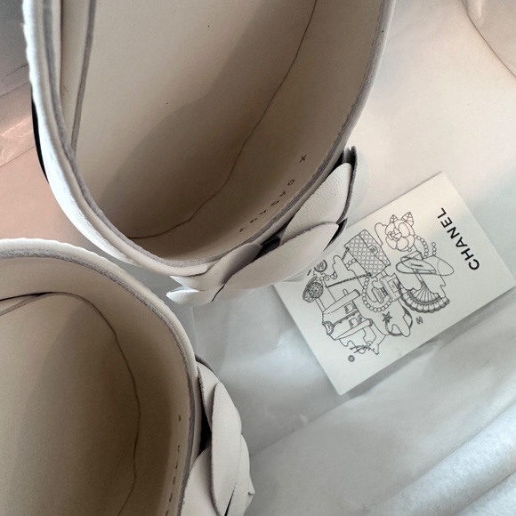 Chanel CC Logo Mary Jane . - Picture 6 of 13